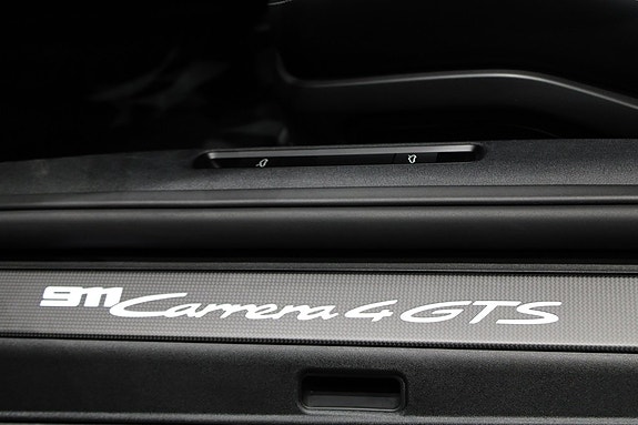 Porsche 911 Carrera 4 GTS 11 of 21