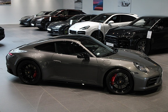 Porsche 911 Carrera 4 GTS 2 of 21