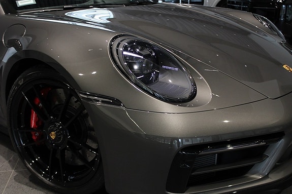 Porsche 911 Carrera 4 GTS 3 of 21