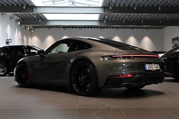 Porsche 911 Carrera 4 GTS 5 of 21