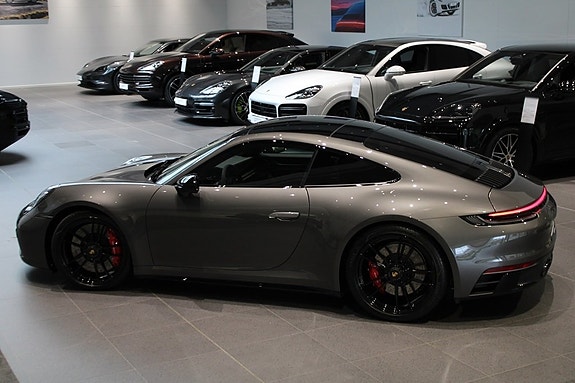 Porsche 911 Carrera 4 GTS 6 of 21