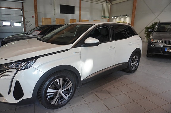 Peugeot 3008 2 of 8