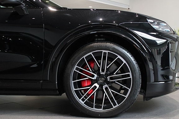 Porsche Cayenne Turbo 9 of 25