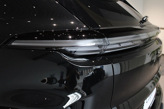 Porsche Cayenne Turbo 25 of 25