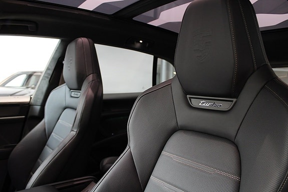 Porsche Cayenne Turbo 4 of 25