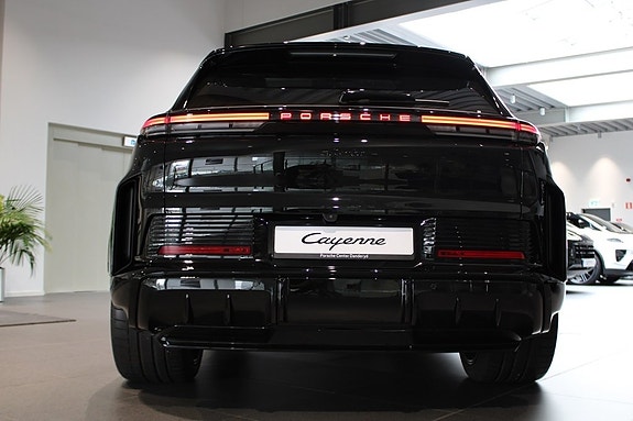Porsche Cayenne Turbo 6 of 25