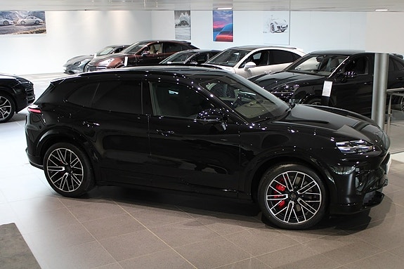 Porsche Cayenne Turbo 11 of 25