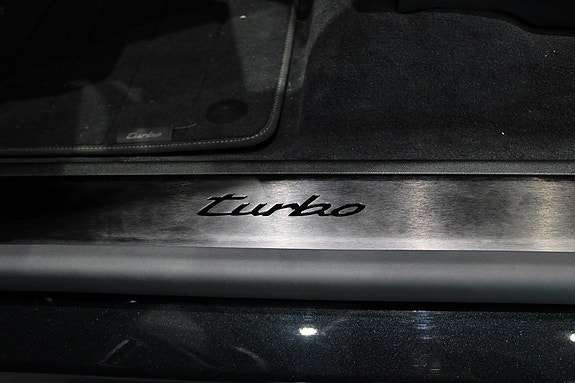 Porsche Cayenne Turbo 13 of 25