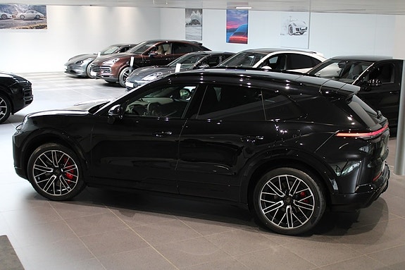 Porsche Cayenne Turbo 8 of 25