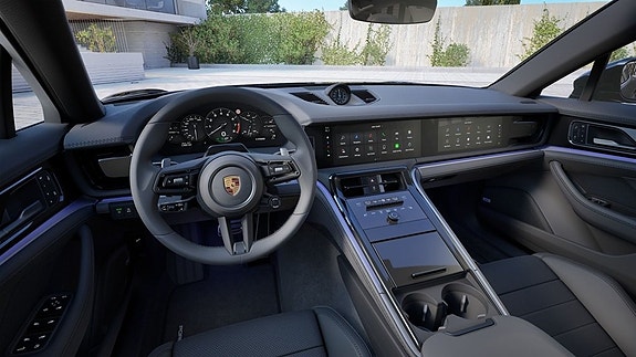 Porsche Panamera 4 3 of 10