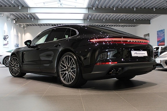Porsche Panamera 4 2 of 20