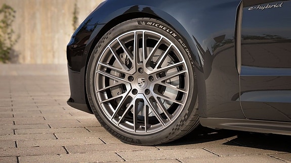 Porsche Panamera 4 5 of 10