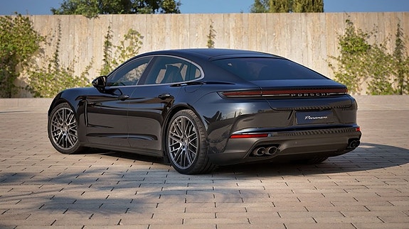 Porsche Panamera 4 2 of 10