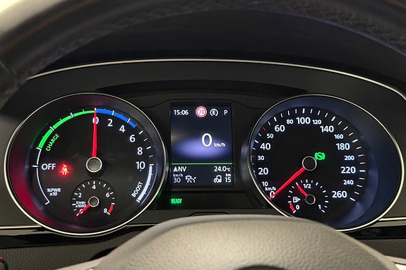 Volkswagen Passat 15 of 27