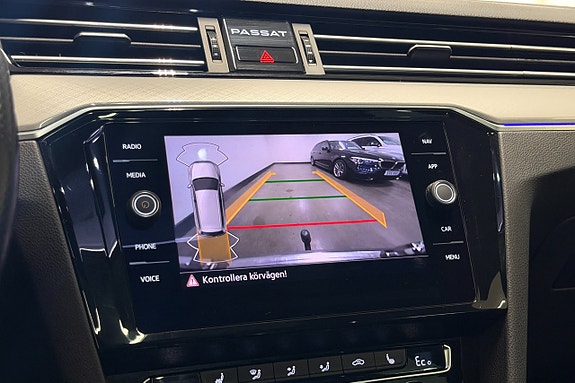 Volkswagen Passat 19 of 27