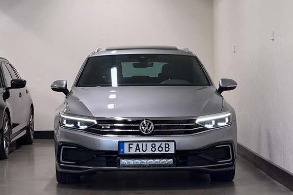 Volkswagen Passat 2 of 27