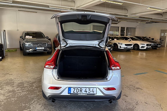 Volvo V40 13 of 22