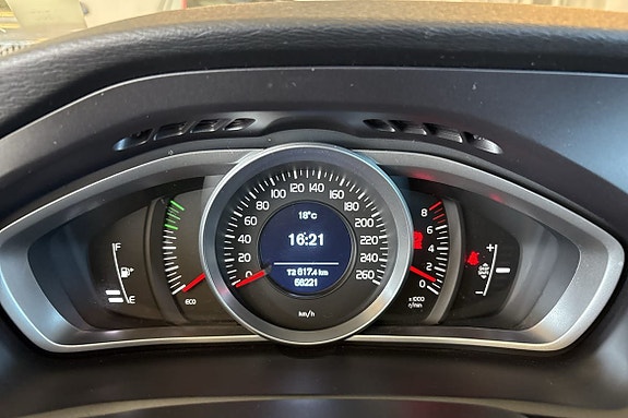 Volvo V40 17 of 22