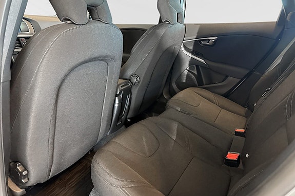 Volvo V40 8 of 22