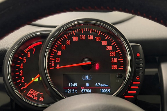 MINI Cooper S 12 of 27
