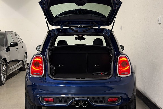 MINI Cooper S 23 of 27