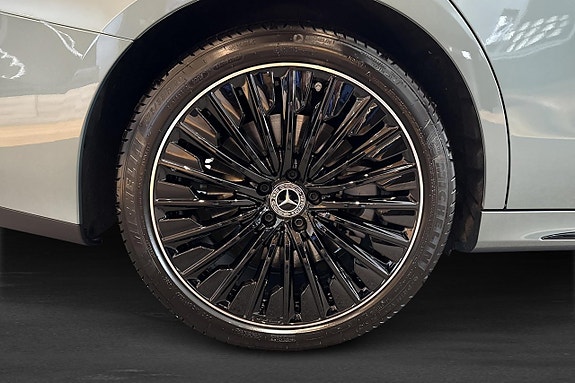 Mercedes-Benz E300 5 of 16