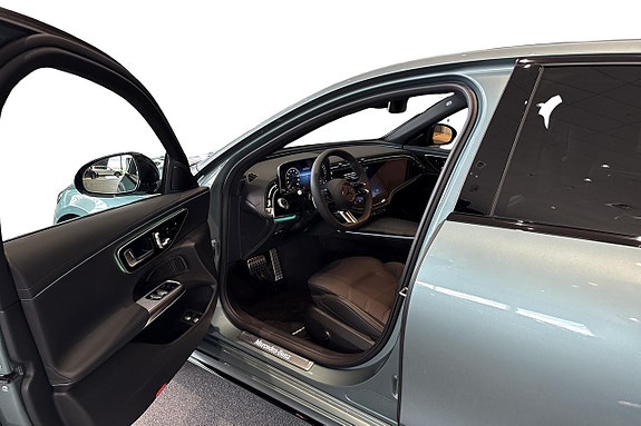 Mercedes-Benz E300 10 of 16