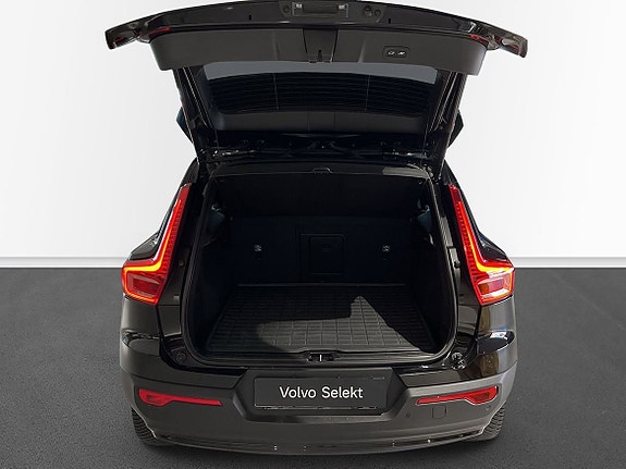 Volvo XC40 14 of 14
