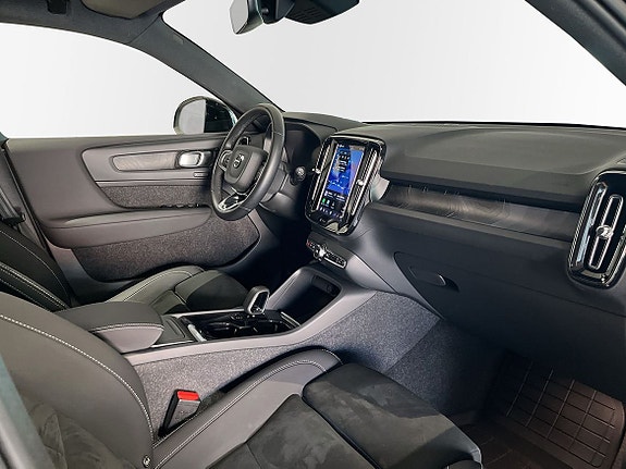 Volvo XC40 5 of 14
