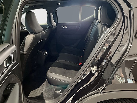 Volvo XC40 7 of 14