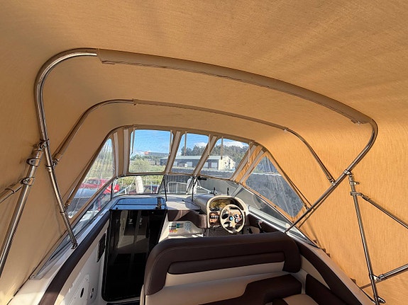 Four Winns Vista 238 | Volvo Penta V8 270hk 9 of 12