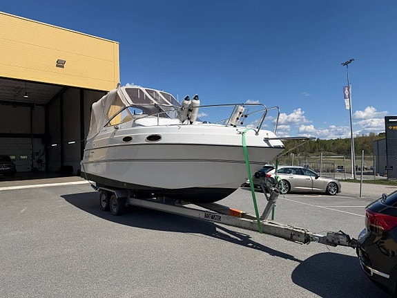 Four Winns Vista 238 | Volvo Penta V8 270hk 4 of 5