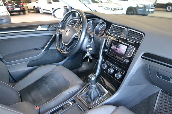 Volkswagen Golf VII 7 of 10