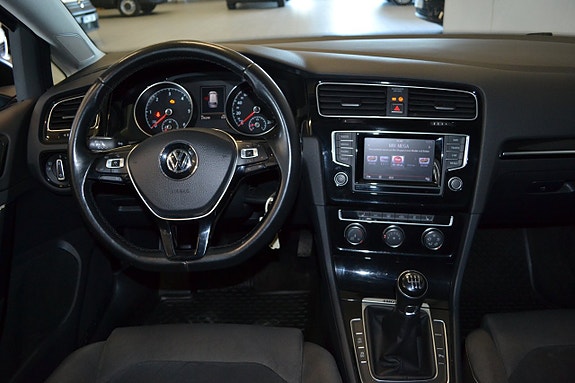 Volkswagen Golf VII 6 of 10