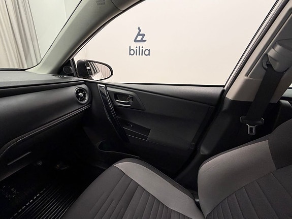 Toyota Auris 19 of 19