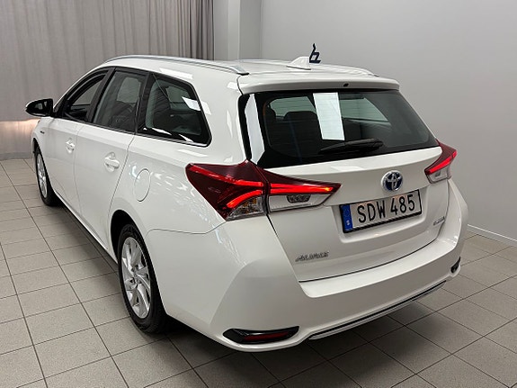 Toyota Auris 3 of 19