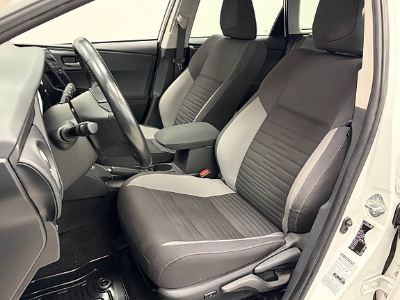 Toyota Auris 6 of 19