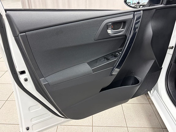 Toyota Auris 4 of 19