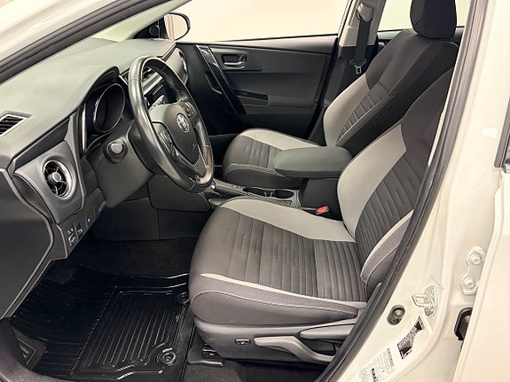 Toyota Auris 5 of 19
