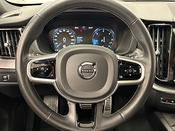 Volvo XC60 10 of 25
