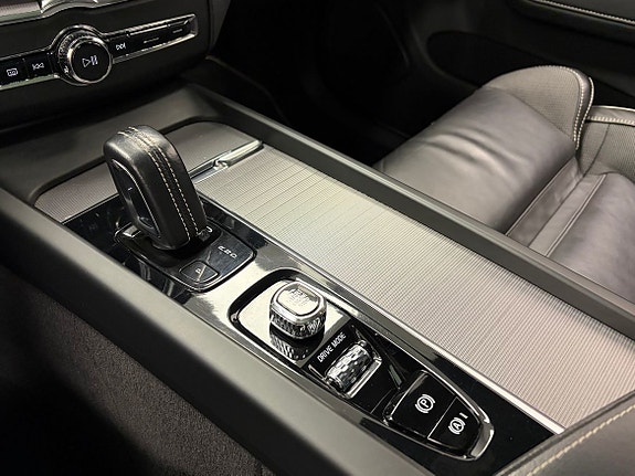 Volvo XC60 17 of 25
