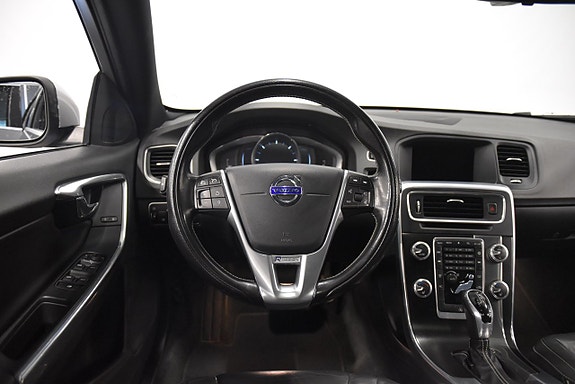 Volvo V60 2 of 21