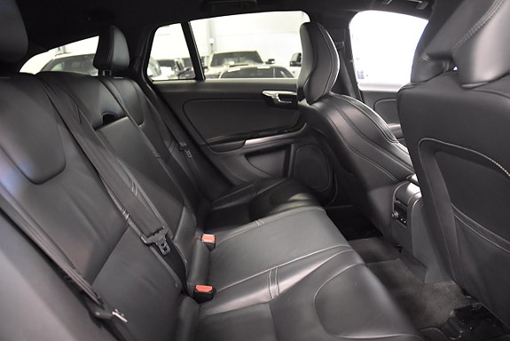 Volvo V60 14 of 21