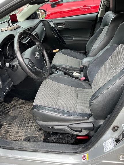 Toyota Auris 5 of 5