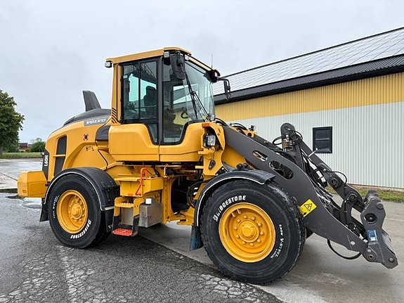 Skärmar med kompletta hjul till Volvo L60H 2 of 9