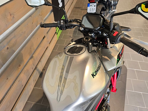 Kawasaki Z650 4 of 15