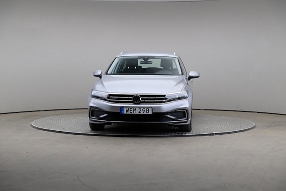 Volkswagen Passat 3 of 29