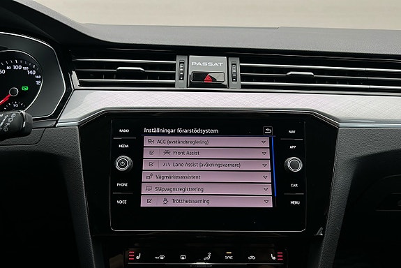 Volkswagen Passat 23 of 29