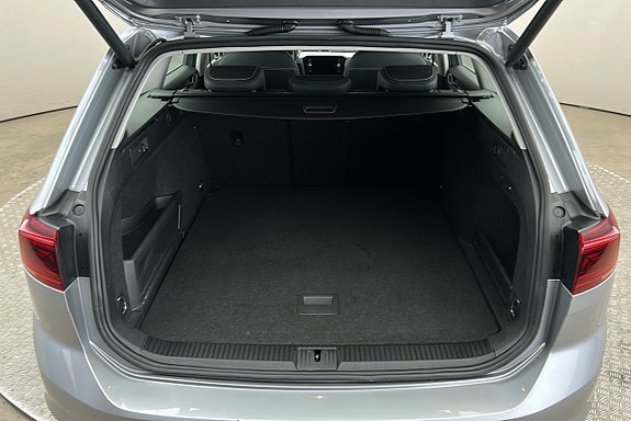 Volkswagen Passat 14 of 29
