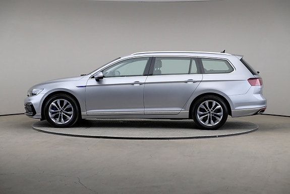 Volkswagen Passat 4 of 29